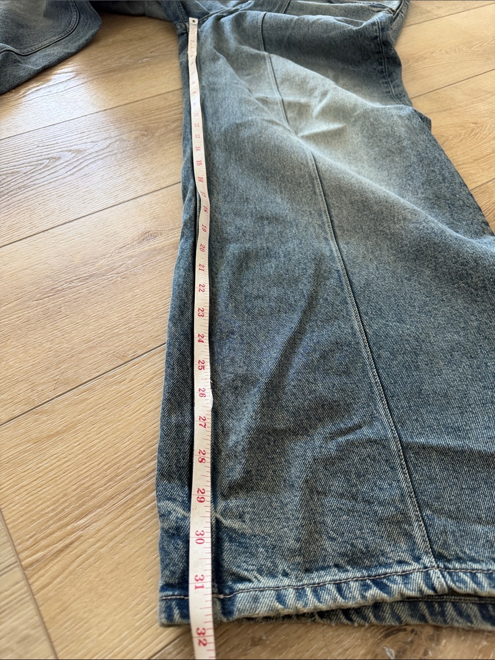 Cotton On Men Super Baggy Wide-Leg Jeans in Faded Blue Wash - Picture 10 of 10